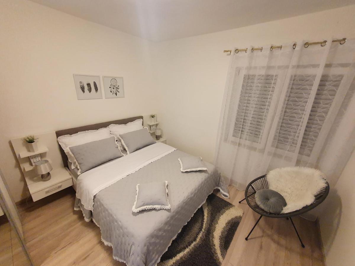 Apartman Mare ชิเบนิก ภายนอก รูปภาพ