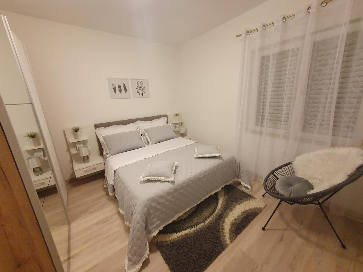 Apartman Mare ชิเบนิก ภายนอก รูปภาพ